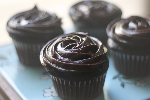 Dark Chocolate Earl Grey Cupcakes, https://artsntarts.wordpress.com/