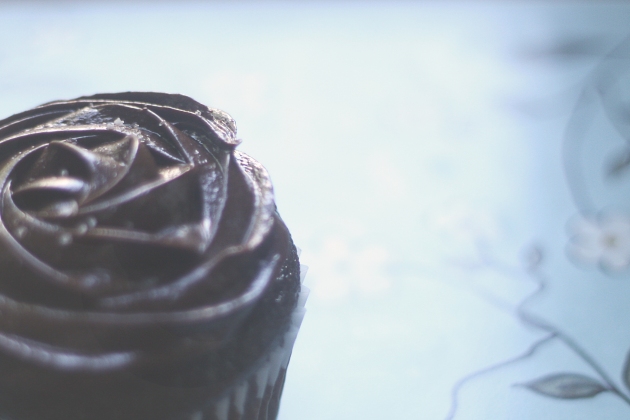 Dark Chocolate Earl Grey Cupcakes, https://artsntarts.wordpress.com/